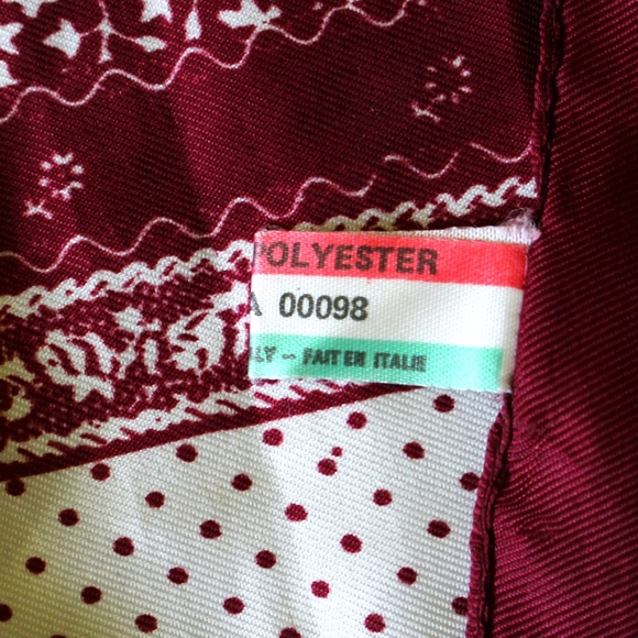 Vintage | Satin Red and White Large Print Square Scarf - Picture 5 of 7